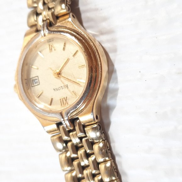 Vintage Bulova Women Watch Gold Stainless Steel‎ Water Resist Battery Date round main image 5